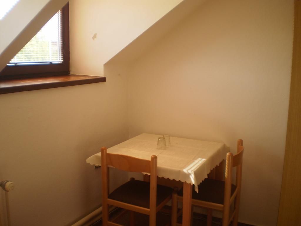 Hotel Pod Skalou Písek Стая снимка