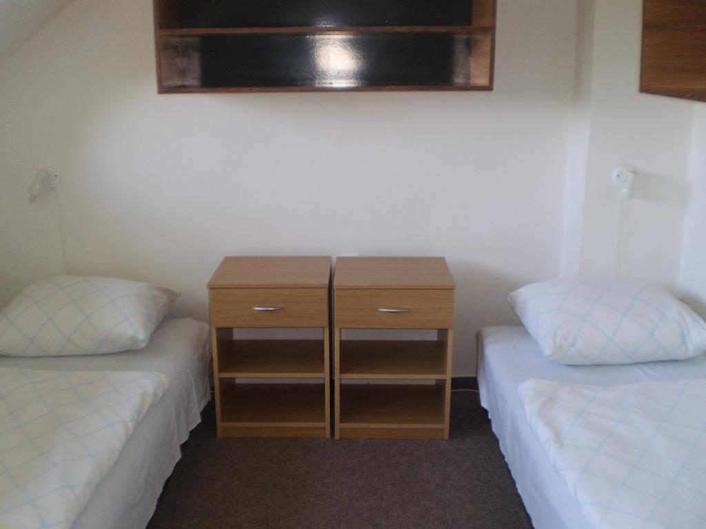 Hotel Pod Skalou Písek Стая снимка